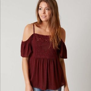 🎉 Coco + Jamieson cold shoulder blouse
